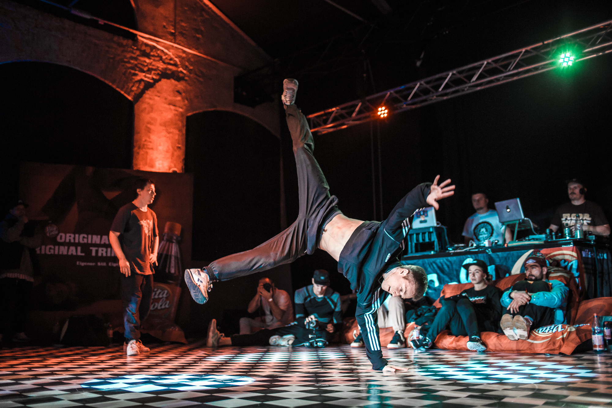 B-Boy Anton beim Finale des VITA COLA Kingz Of The Circle 2016 (® Christoph Seidler)