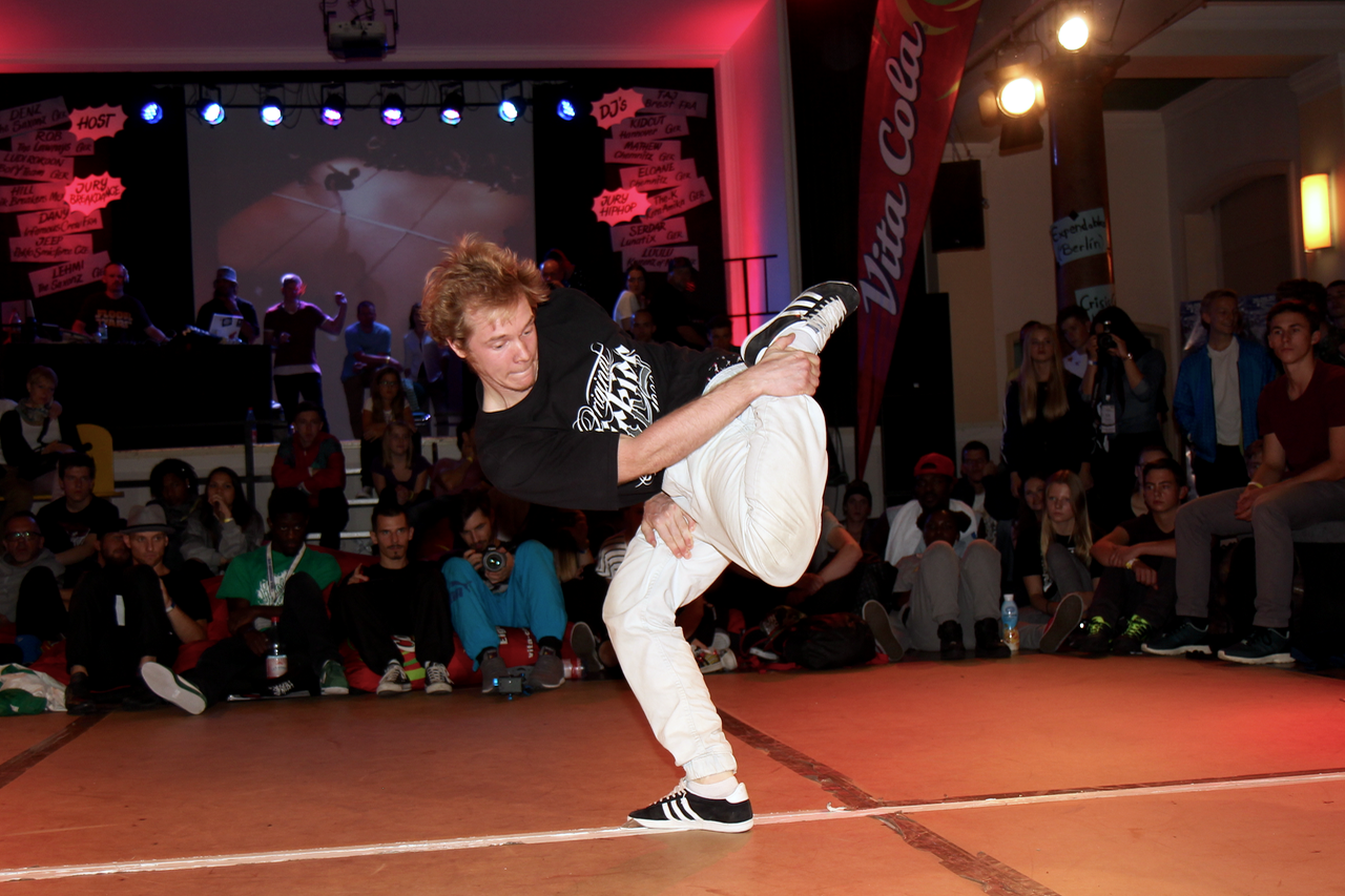 B-Boy Deny beim Finale des VITA COLA Kingz Of The Circle 2015